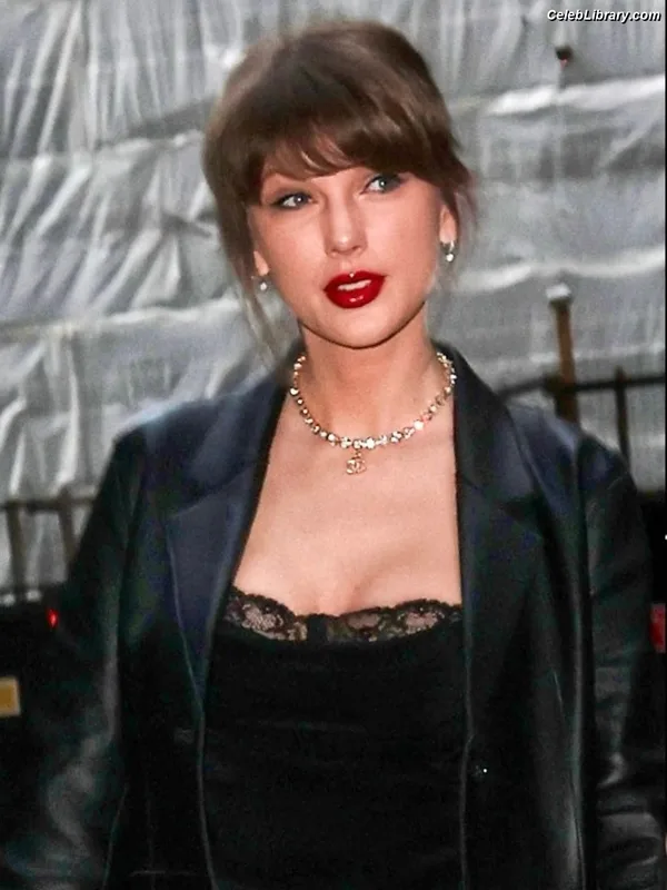Taylor Swift photo 14 of 4190