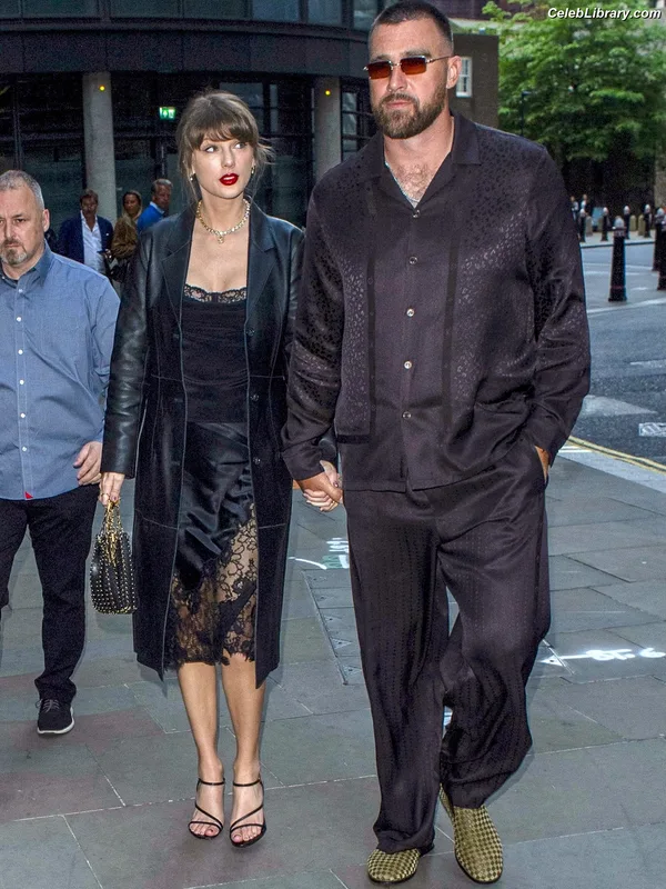 Taylor Swift photo 24 of 4190