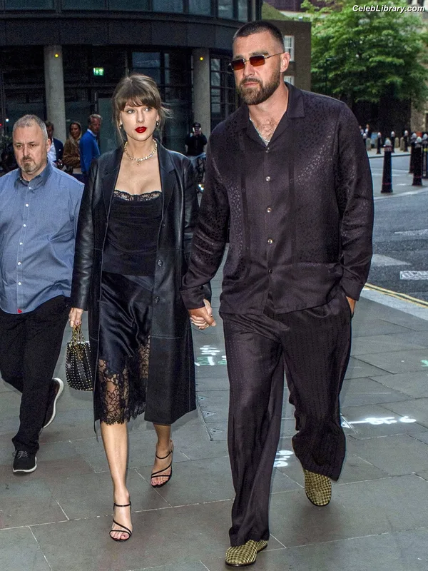 Taylor Swift photo 16 of 4190