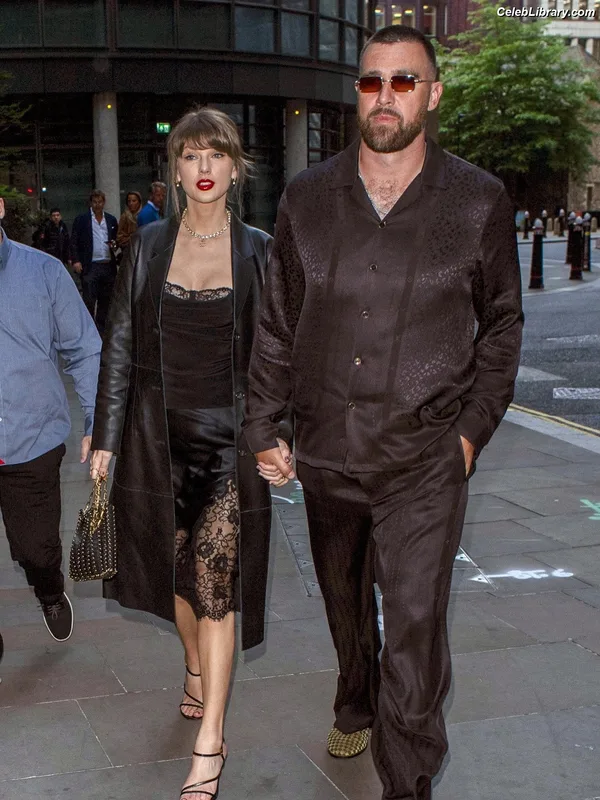 Taylor Swift photo 14 of 4190