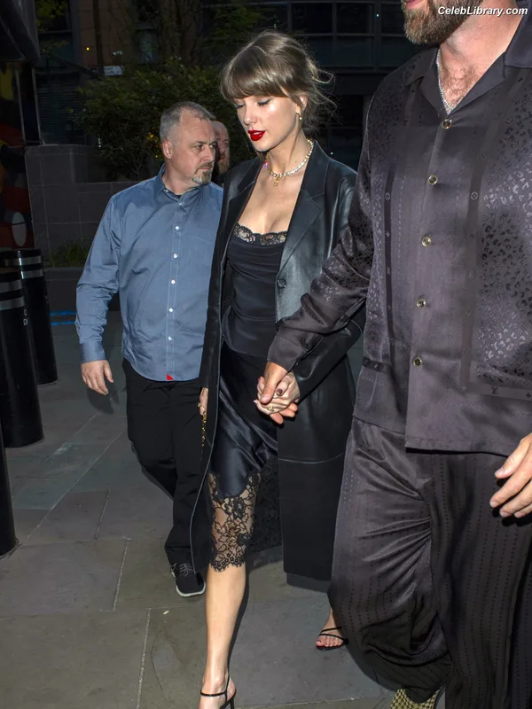 Taylor Swift photo 1 of 4190