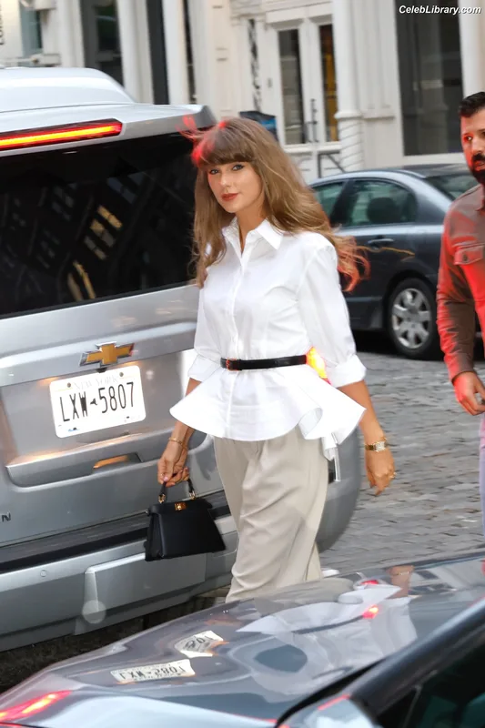 Taylor Swift photo 22 of 4190