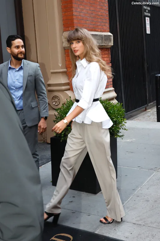 Taylor Swift photo 20 of 4190