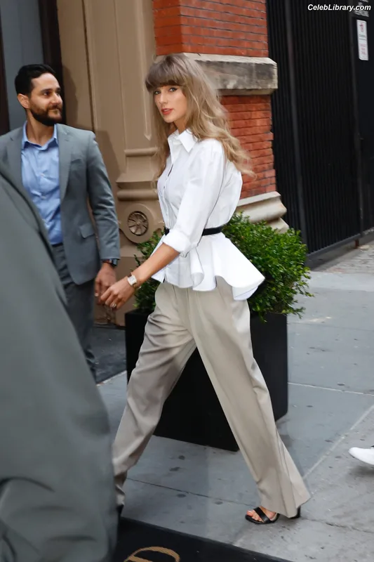 Taylor Swift photo 9 of 4190