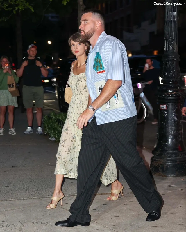 Taylor Swift photo 2 of 4190