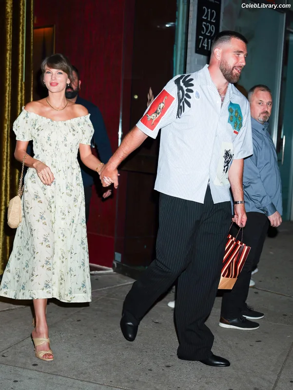 Taylor Swift photo 10 of 4190