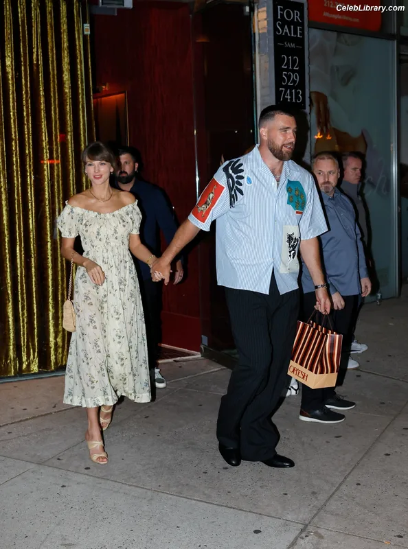 Taylor Swift photo 11 of 4190