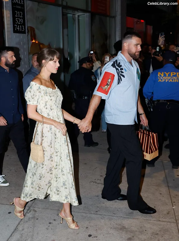Taylor Swift photo 3 of 4190