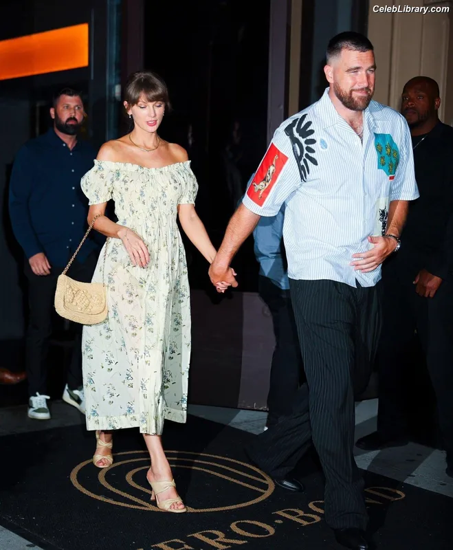 Taylor Swift photo 13 of 4190