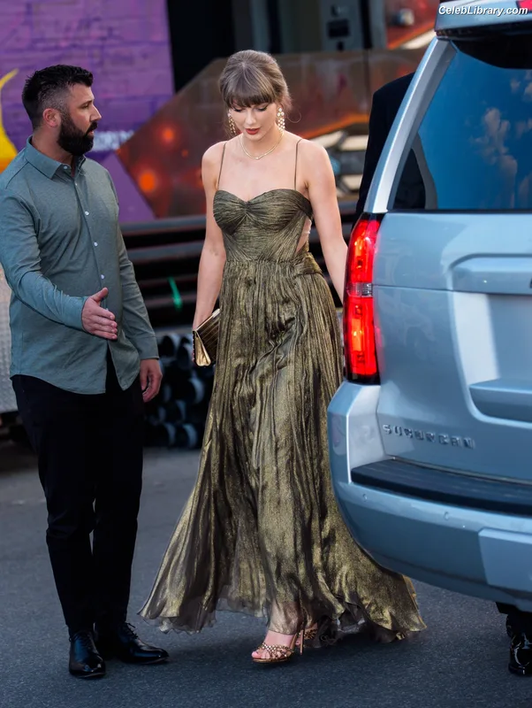 Taylor Swift photo 2 of 4190