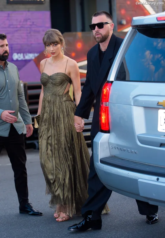 Taylor Swift photo 14 of 4190
