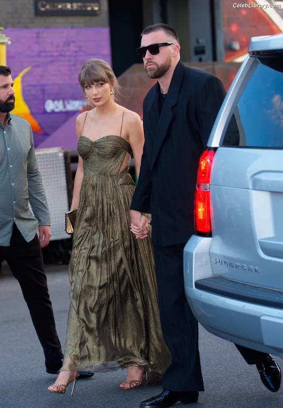 Taylor Swift photo 15 of 4190