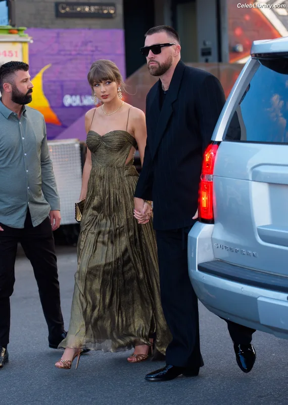 Taylor Swift photo 16 of 4190