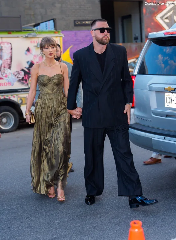 Taylor Swift photo 23 of 4190
