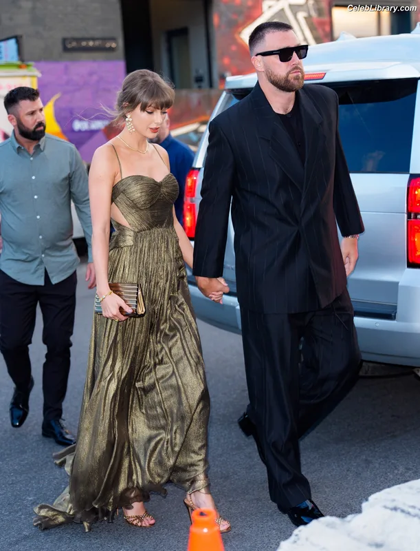 Taylor Swift photo 24 of 4190