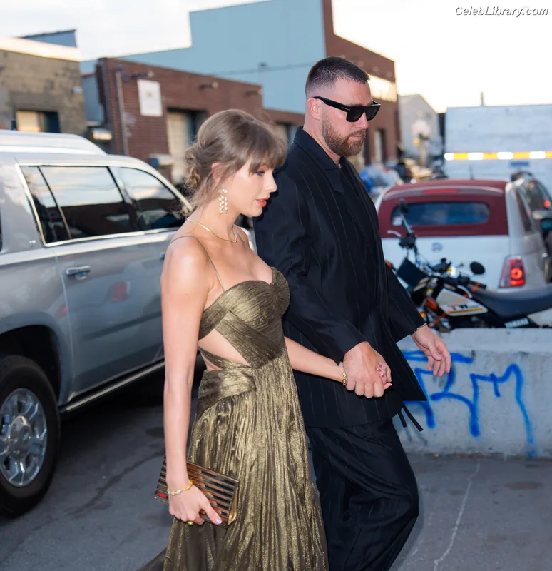 Taylor Swift photo 2 of 4190