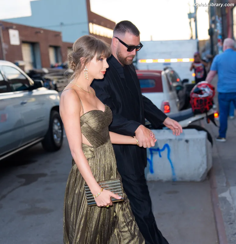 Taylor Swift photo 17 of 4190