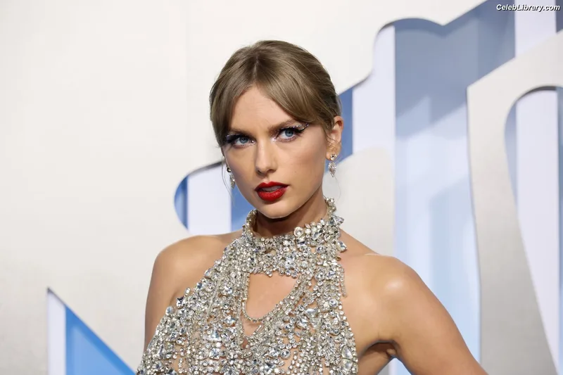 Taylor Swift photo 23 of 4190