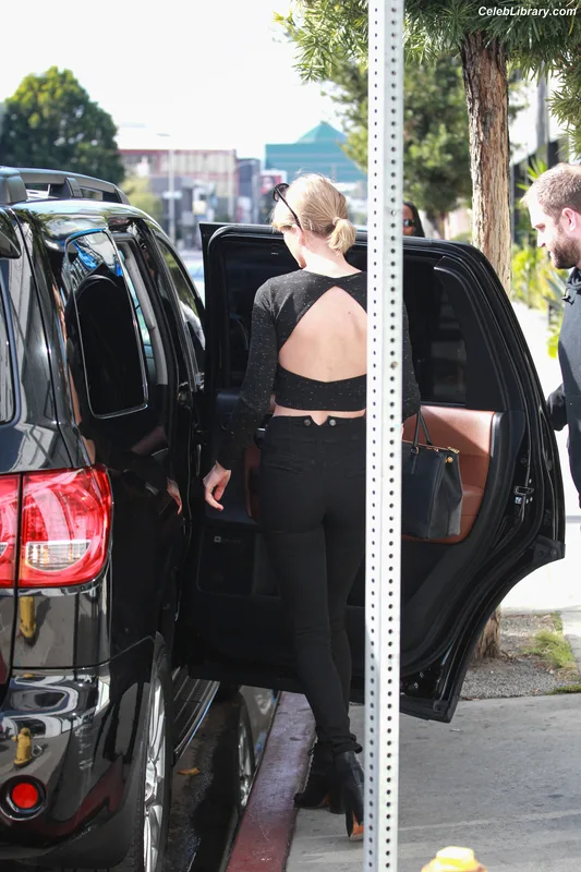 Taylor Swift photo 7 of 4190