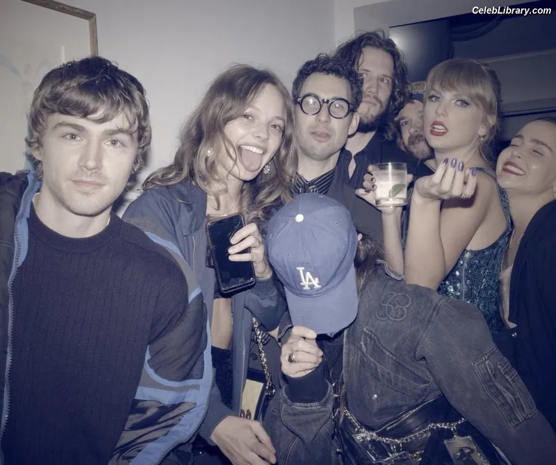 Taylor Swift photo 8 of 4190