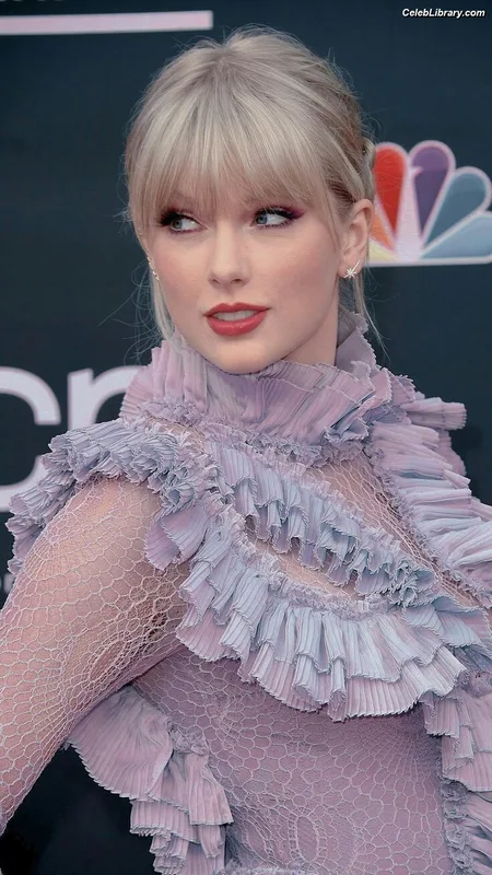 Taylor Swift photo 15 of 4190