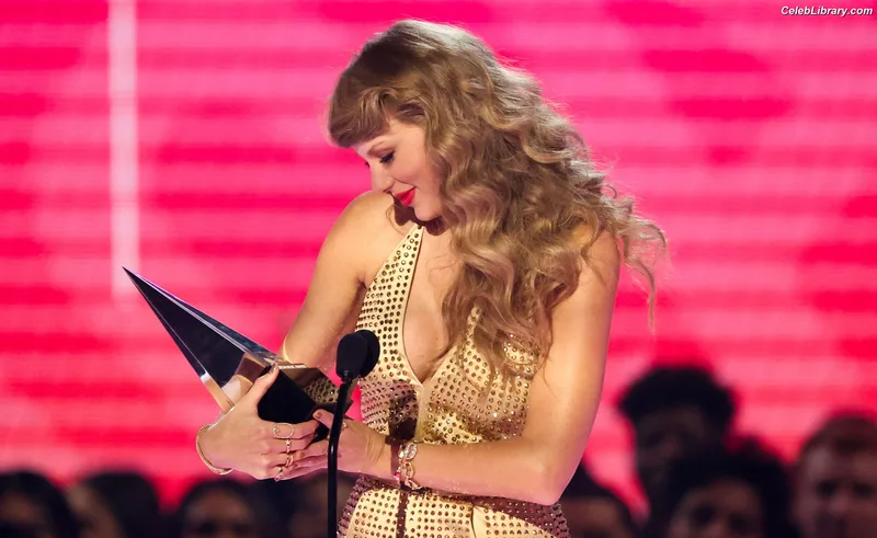 Taylor Swift photo 21 of 4190