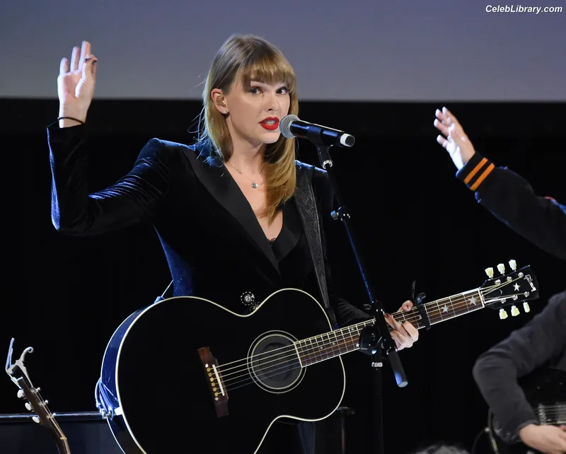 Taylor Swift photo 4 of 4190