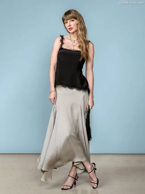 Taylor Swift photo 12 of 4190