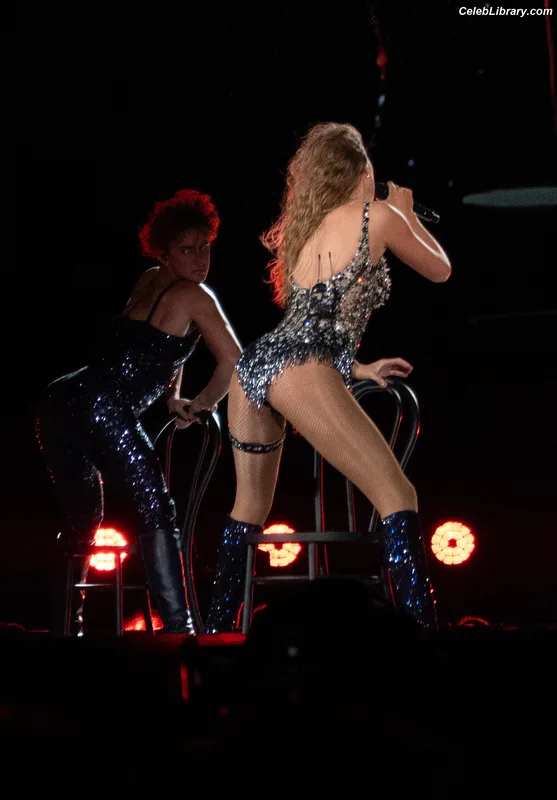 Taylor Swift photo 17 of 4190