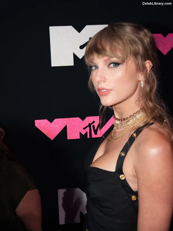 Taylor Swift photo 9 of 4190
