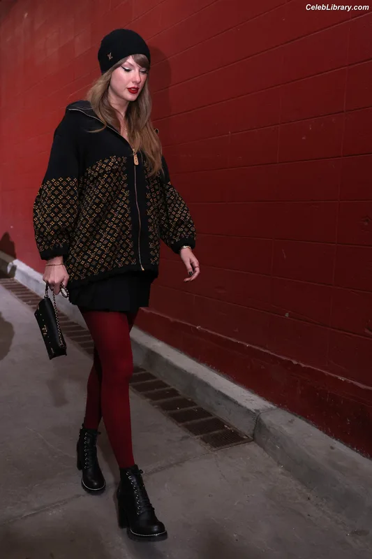 Taylor Swift photo 10 of 4190