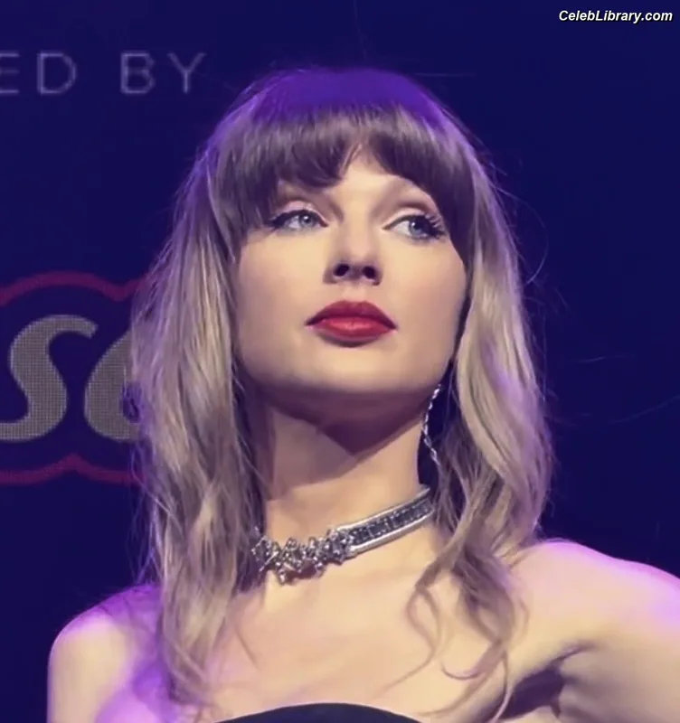 Taylor Swift photo 18 of 4190