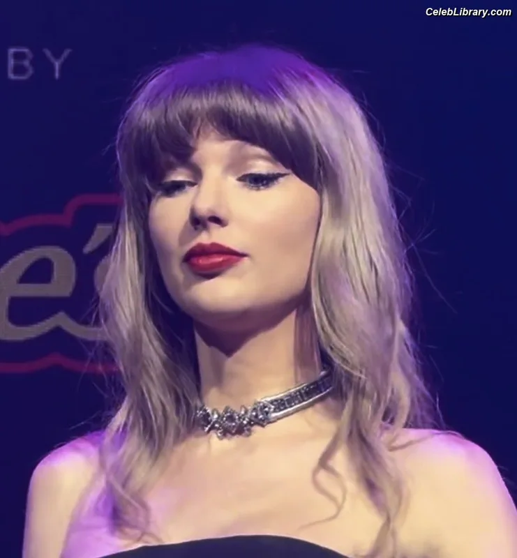 Taylor Swift photo 22 of 4190