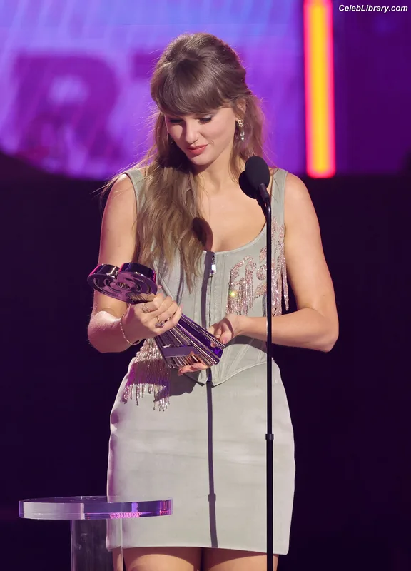 Taylor Swift photo 12 of 4190