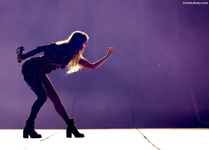 Taylor Swift photo 11 of 4190