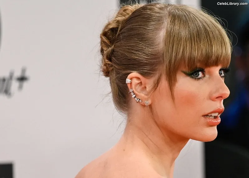 Taylor Swift photo 15 of 4190
