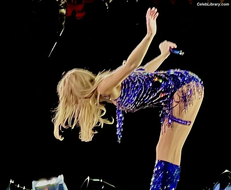 Taylor Swift photo 8 of 4190