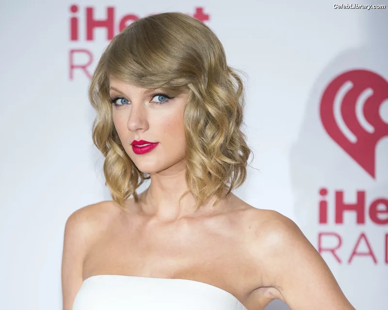 Taylor Swift photo 17 of 4190