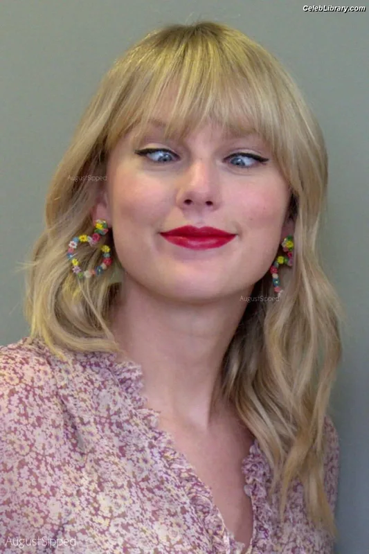 Taylor Swift photo 11 of 4190