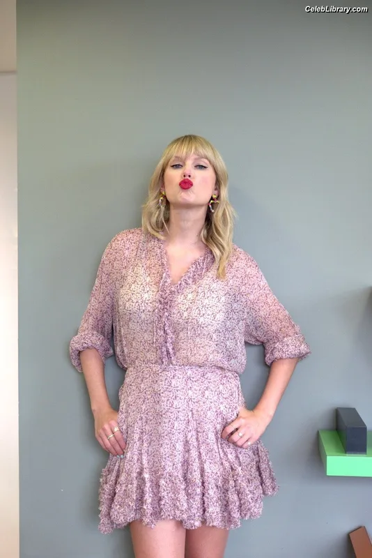 Taylor Swift photo 13 of 4190