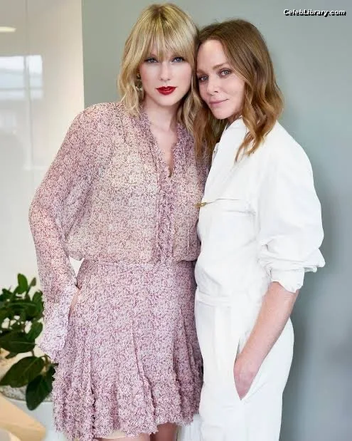Taylor Swift photo 14 of 4190