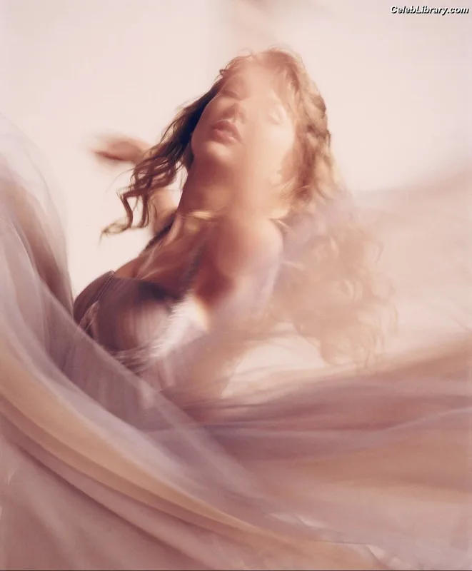 Taylor Swift photo 8 of 4190