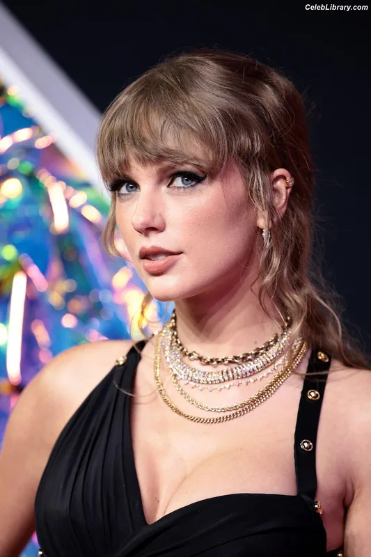Taylor Swift photo 15 of 4190