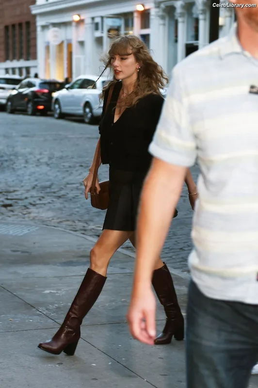 Taylor Swift photo 13 of 4190