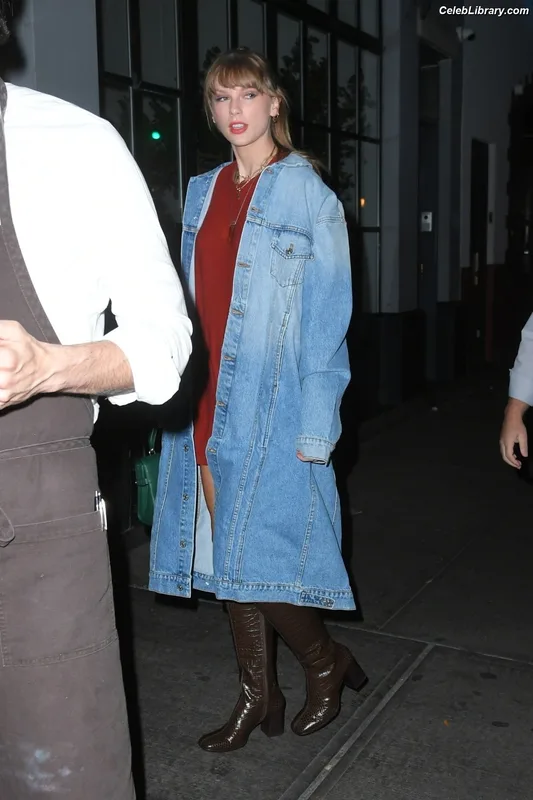 Taylor Swift photo 20 of 4190