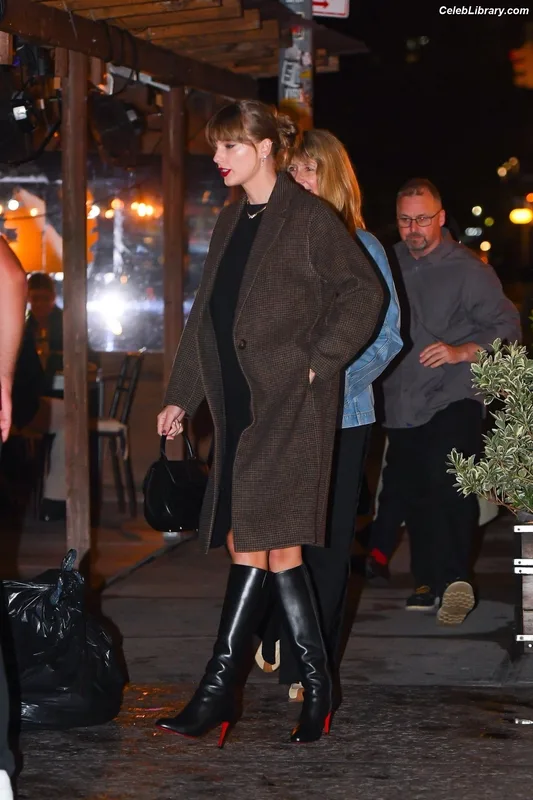 Taylor Swift photo 14 of 4190