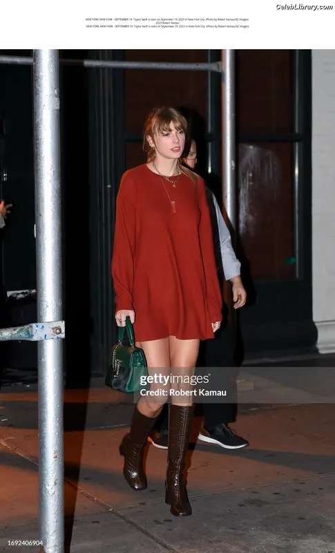 Taylor Swift photo 1 of 4190