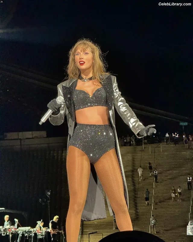 Taylor Swift photo 24 of 4190