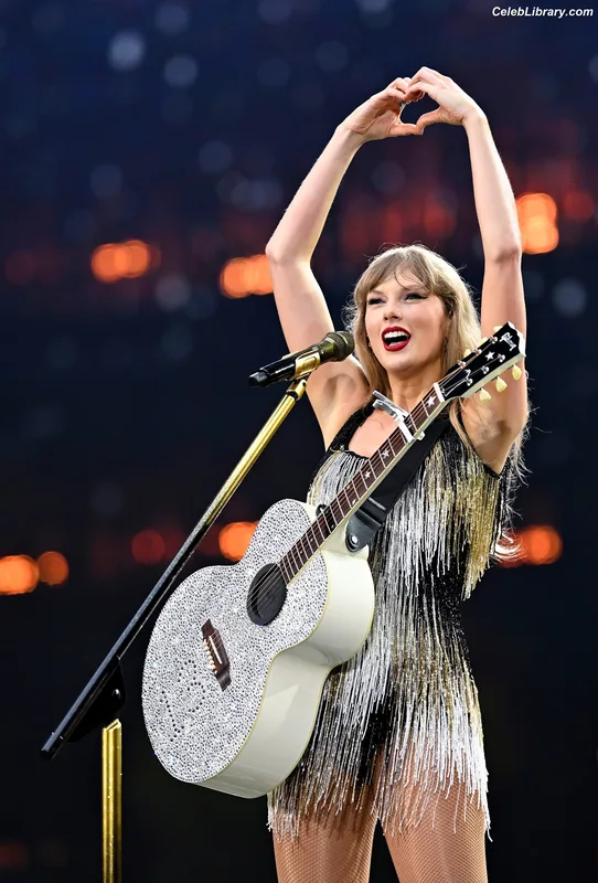 Taylor Swift photo 14 of 4190