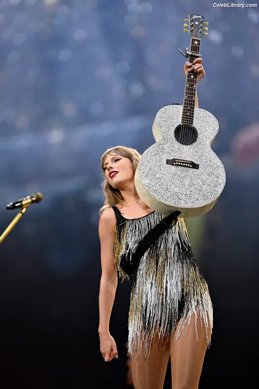 Taylor Swift photo 10 of 4190